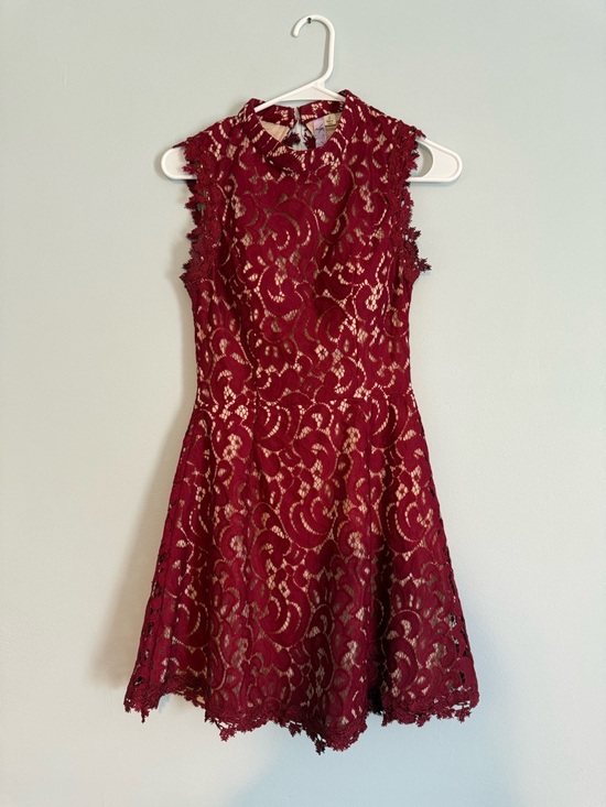 Francesca's Collections Dresses & Skirts - Francesca's Collections Ayla Burgundy Lace Open Back Dress Sz S